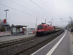 Welschingen-Neuhausen am 27.01.2022 mit 1116 262 vor IC in Richtung Stuttgart